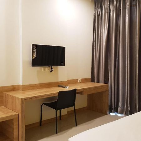 Oyo 90015 Platinum Guest House メダン エクステリア 写真