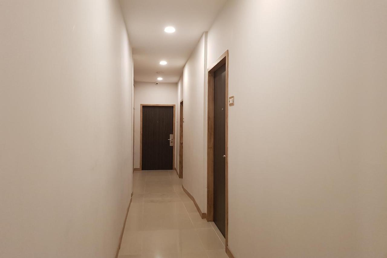 Oyo 90015 Platinum Guest House メダン エクステリア 写真