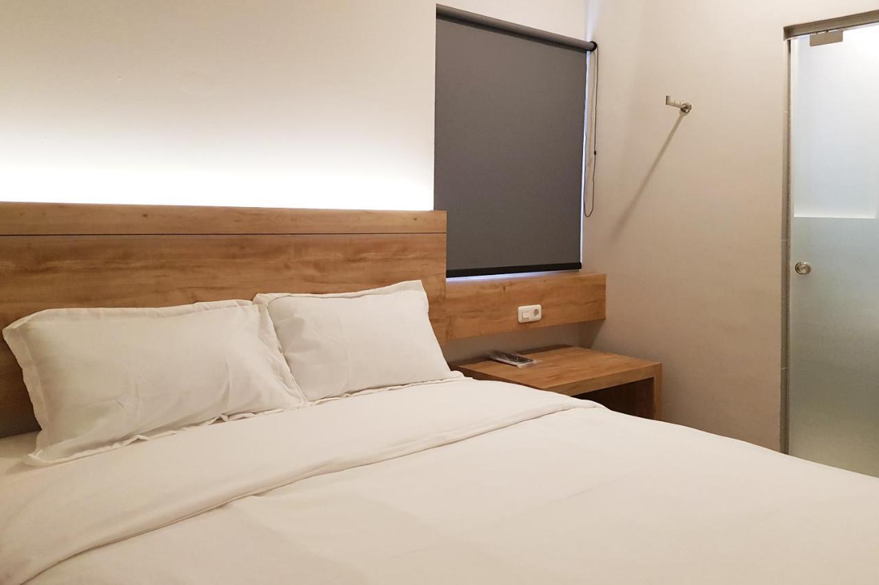 Oyo 90015 Platinum Guest House メダン エクステリア 写真
