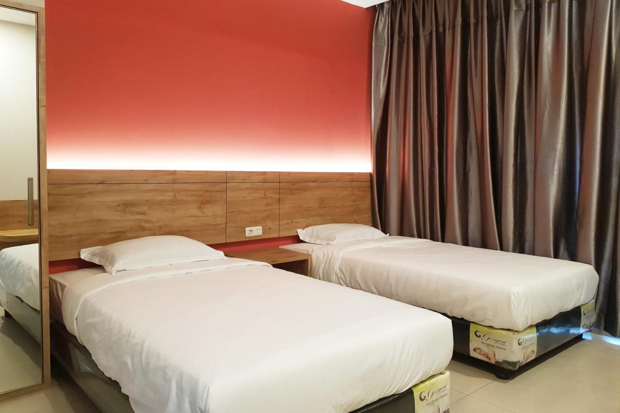 Oyo 90015 Platinum Guest House メダン エクステリア 写真