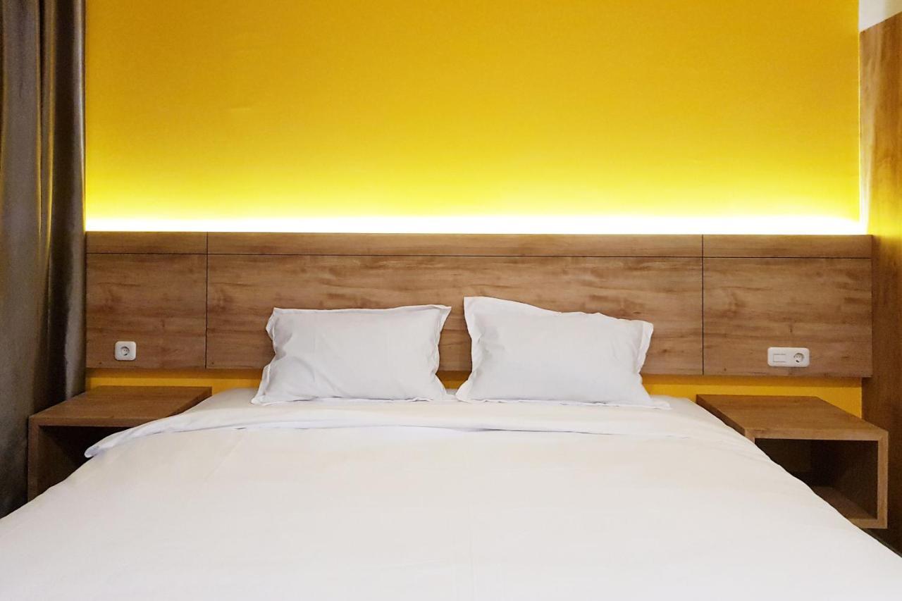 Oyo 90015 Platinum Guest House メダン エクステリア 写真