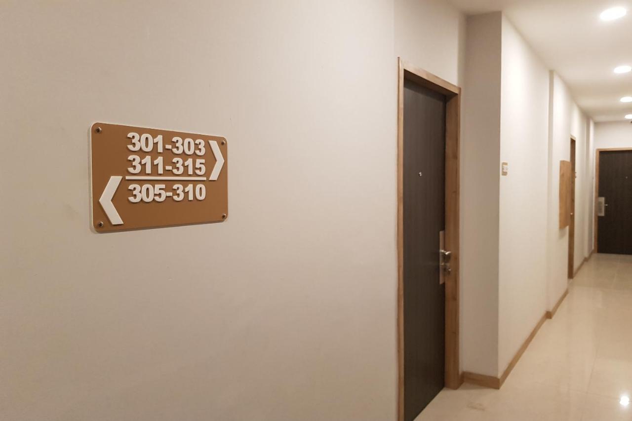 Oyo 90015 Platinum Guest House メダン エクステリア 写真
