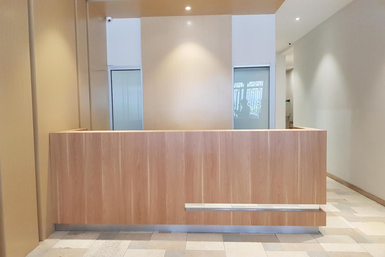 Oyo 90015 Platinum Guest House メダン エクステリア 写真