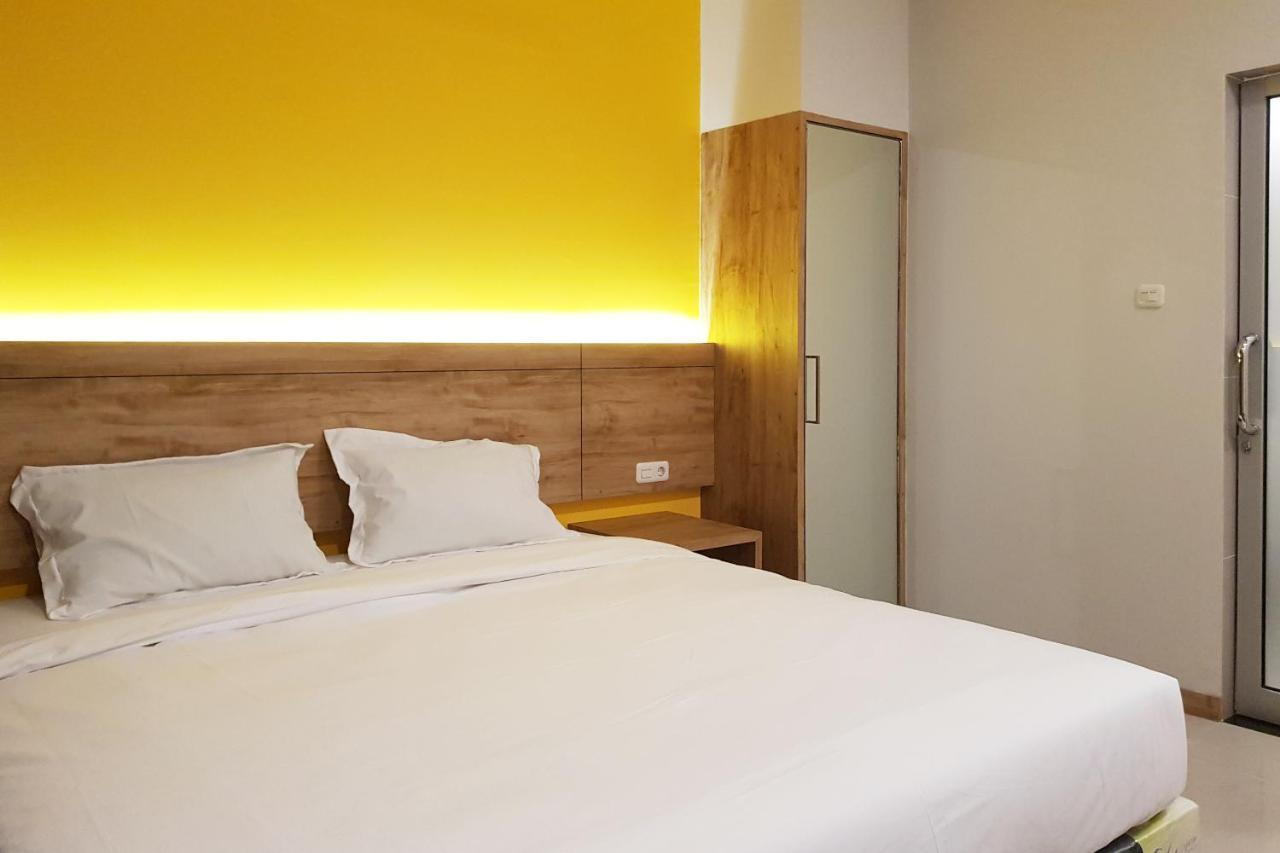 Oyo 90015 Platinum Guest House メダン エクステリア 写真