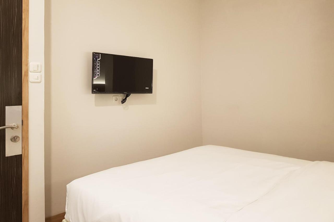 Oyo 90015 Platinum Guest House メダン エクステリア 写真