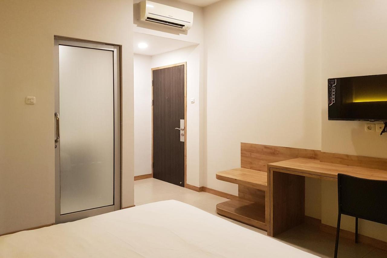 Oyo 90015 Platinum Guest House メダン エクステリア 写真