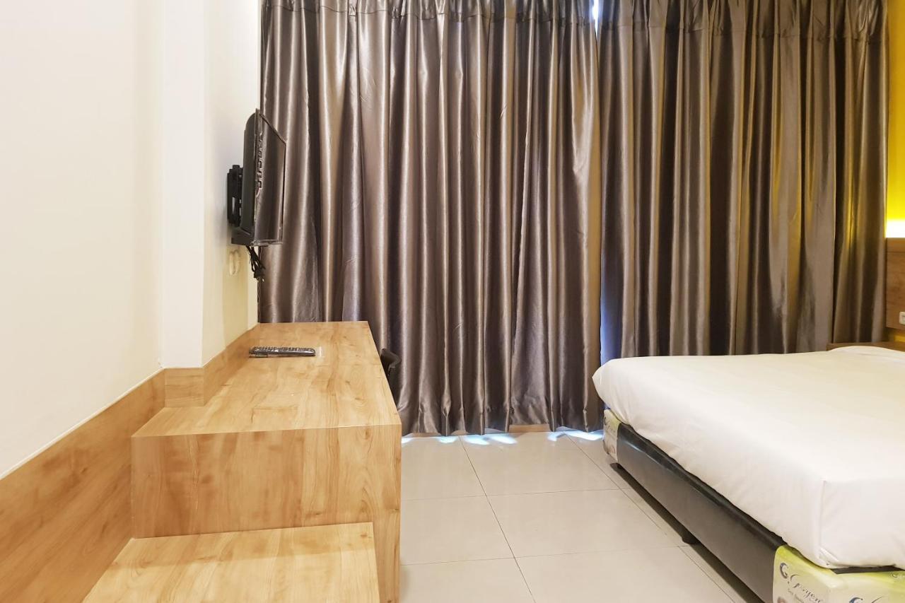 Oyo 90015 Platinum Guest House メダン エクステリア 写真