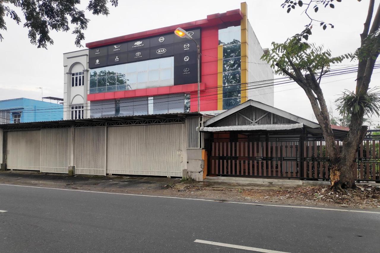 Oyo 90015 Platinum Guest House メダン エクステリア 写真